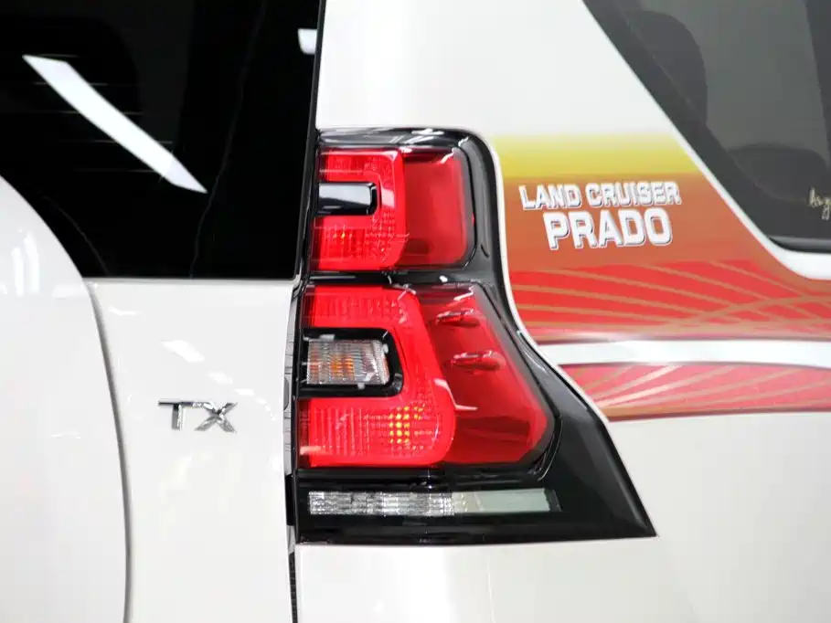 Toyota Prado — фото 23