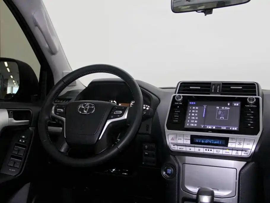 Toyota Prado — фото 10