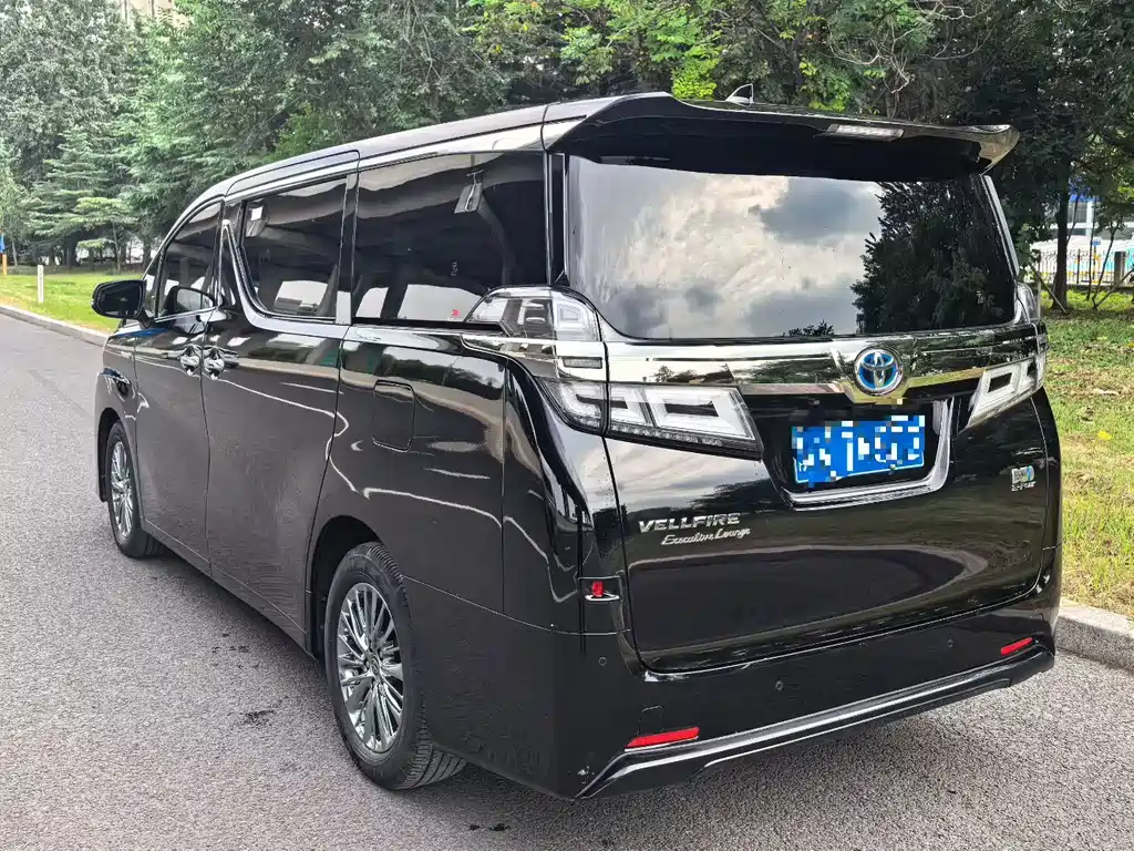 Toyota Vellfire — фото 3