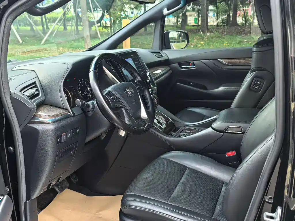 Toyota Vellfire — фото 6