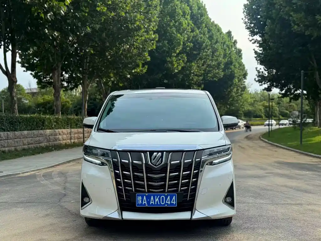 Toyota Alphard — фото 2