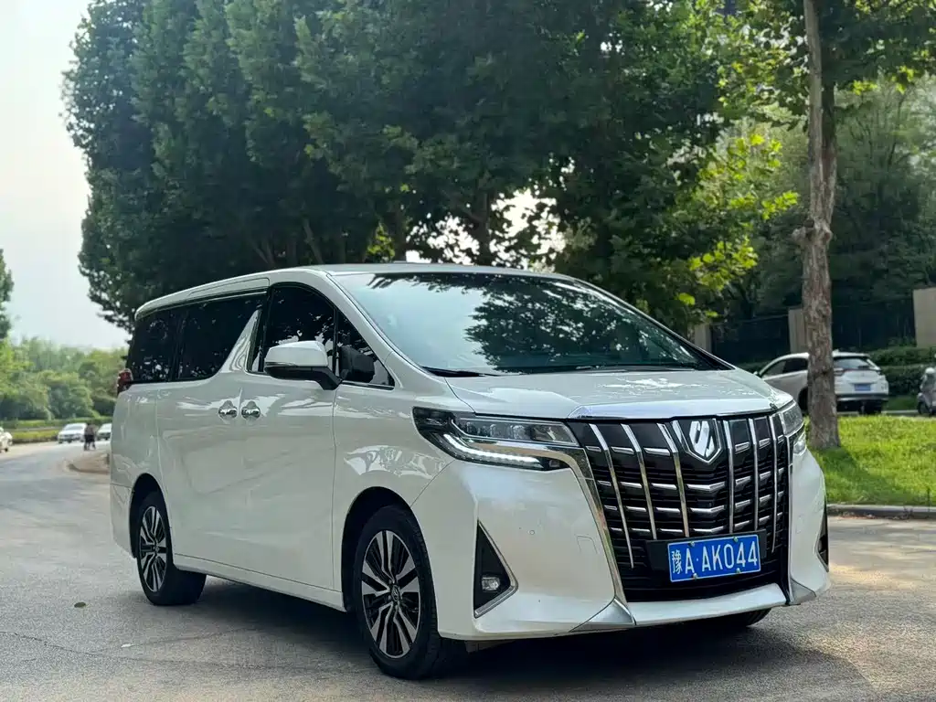 Toyota Alphard — фото 3
