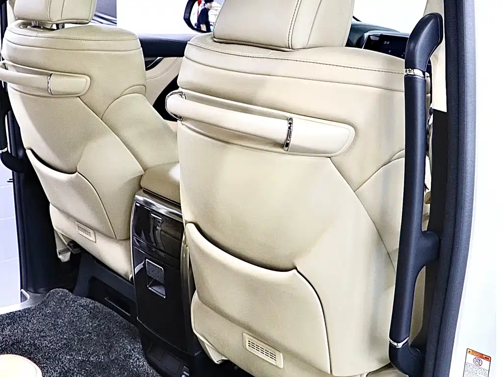 Toyota Alphard — фото 17