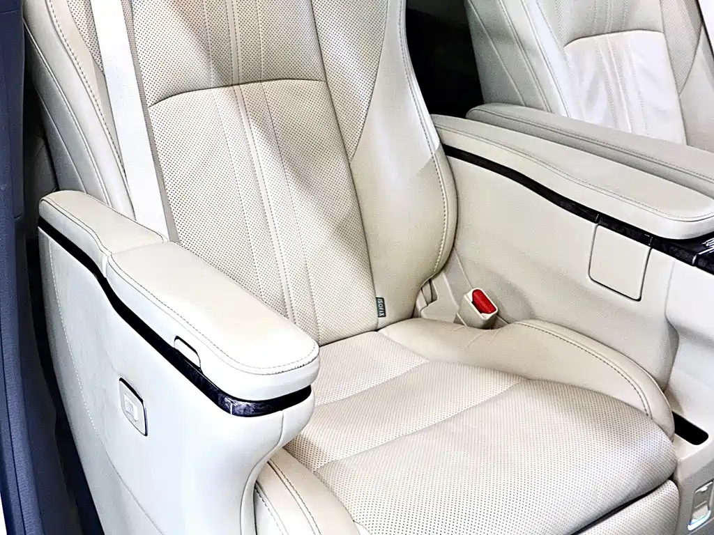 Toyota Alphard — фото 18