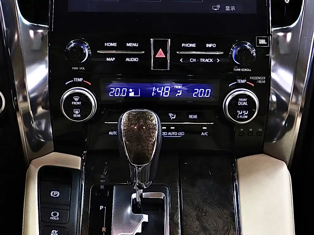 Toyota Alphard — фото 20