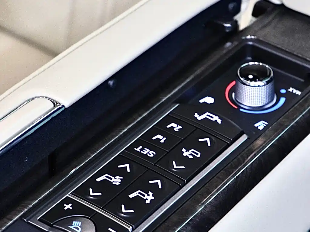 Toyota Alphard — фото 22