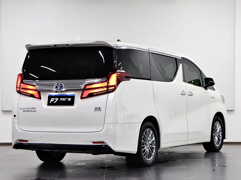 Toyota Alphard — фото 6