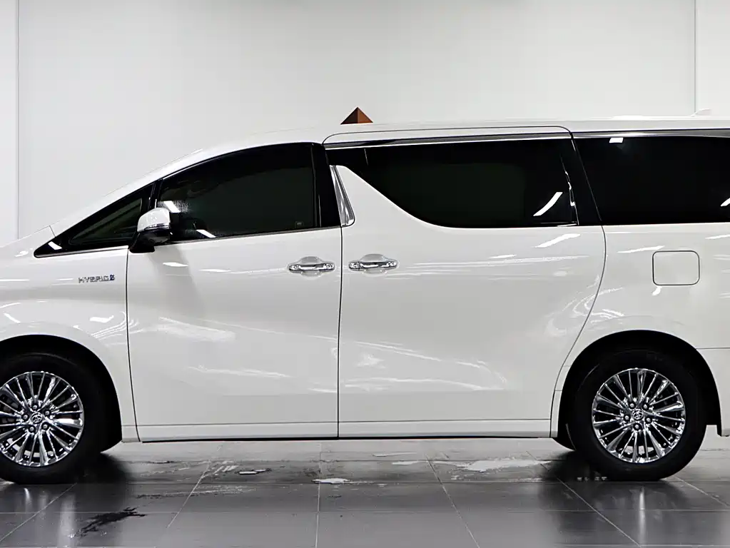 Toyota Alphard — фото 7