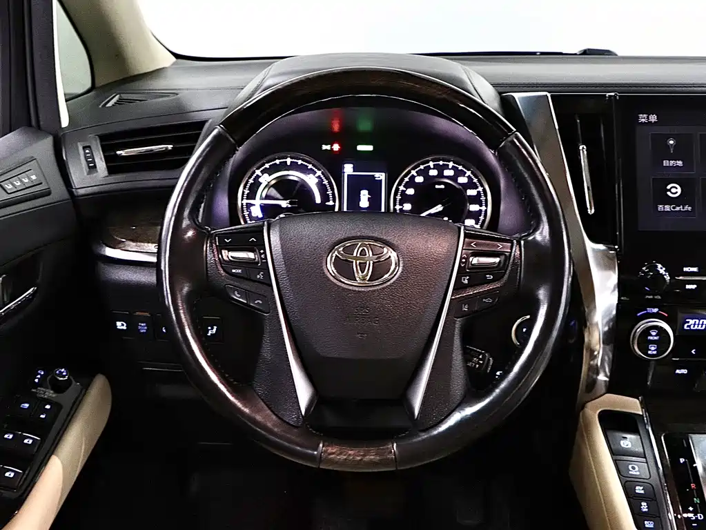 Toyota Alphard — фото 10