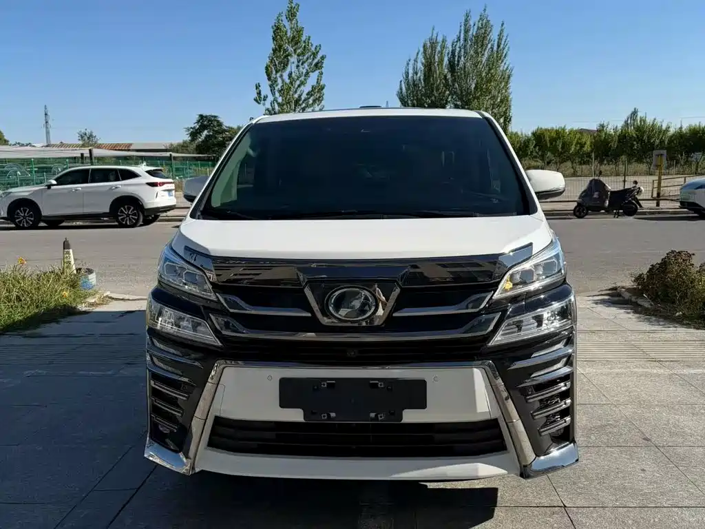 Toyota Vellfire — фото 2