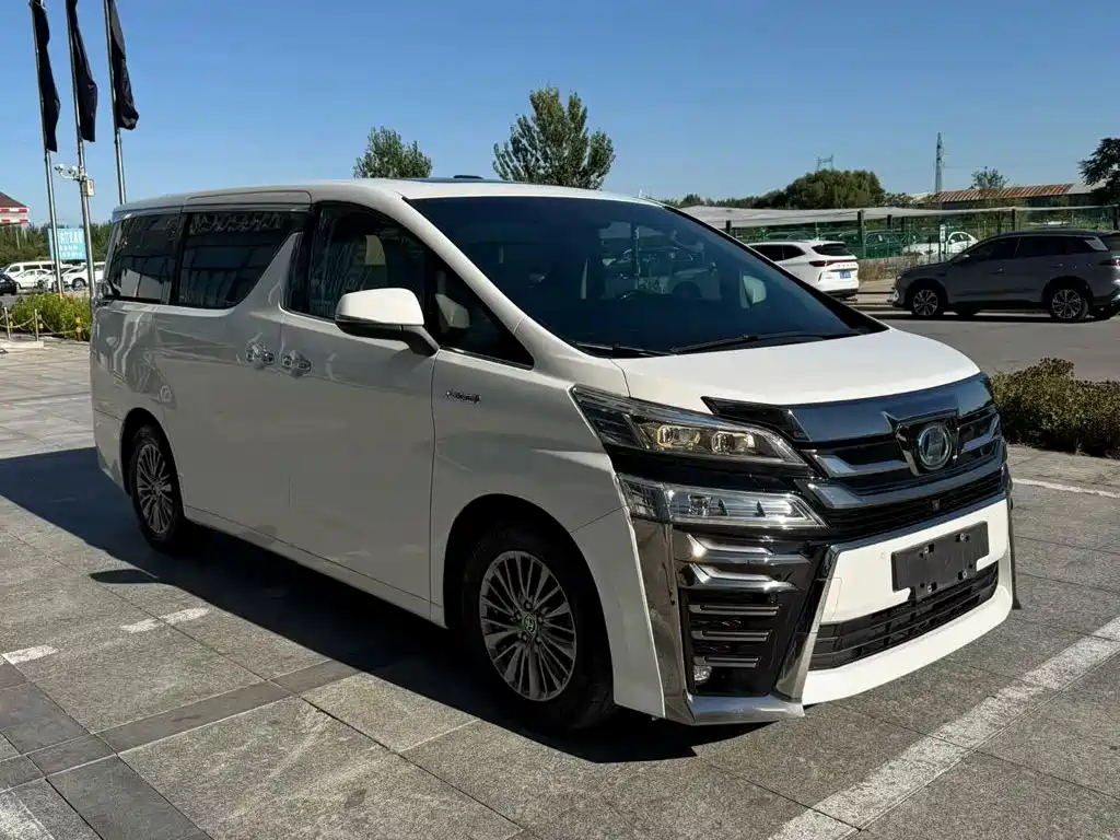 Toyota Vellfire — фото 3