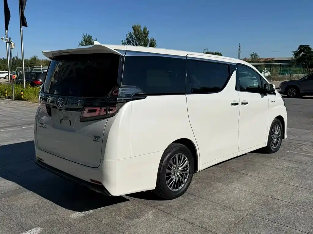Toyota Vellfire — фото 4