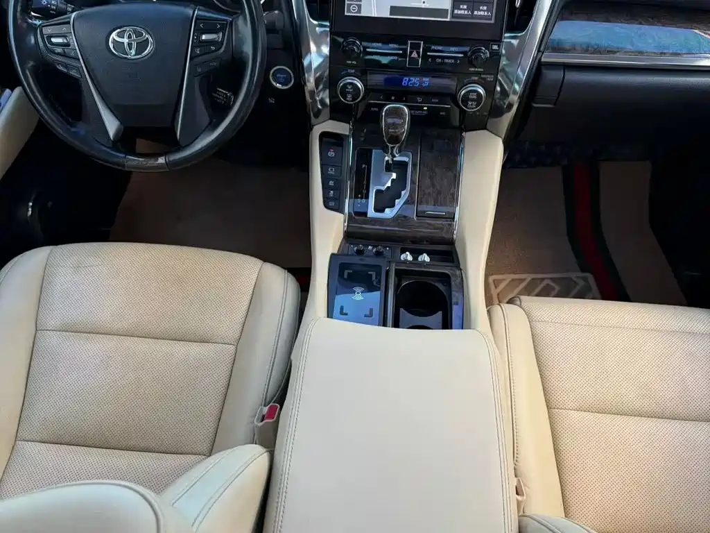 Toyota Vellfire — фото 9