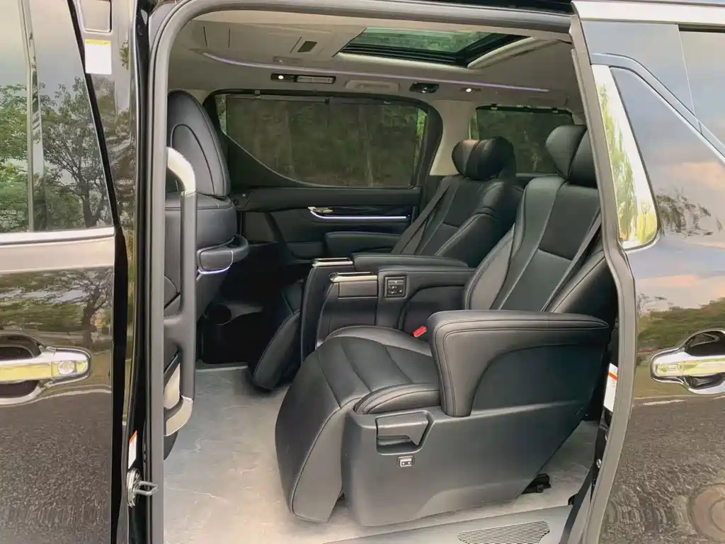 Toyota Vellfire — фото 6