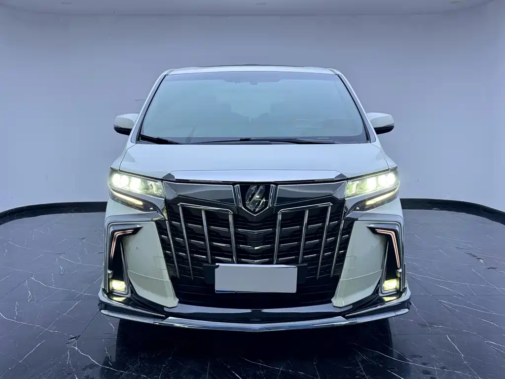 Toyota Alphard — фото 2