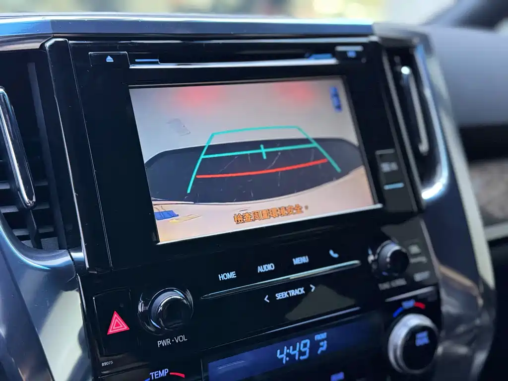 Toyota Alphard — фото 6