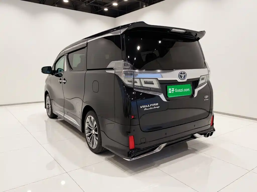 Toyota Vellfire — фото 4
