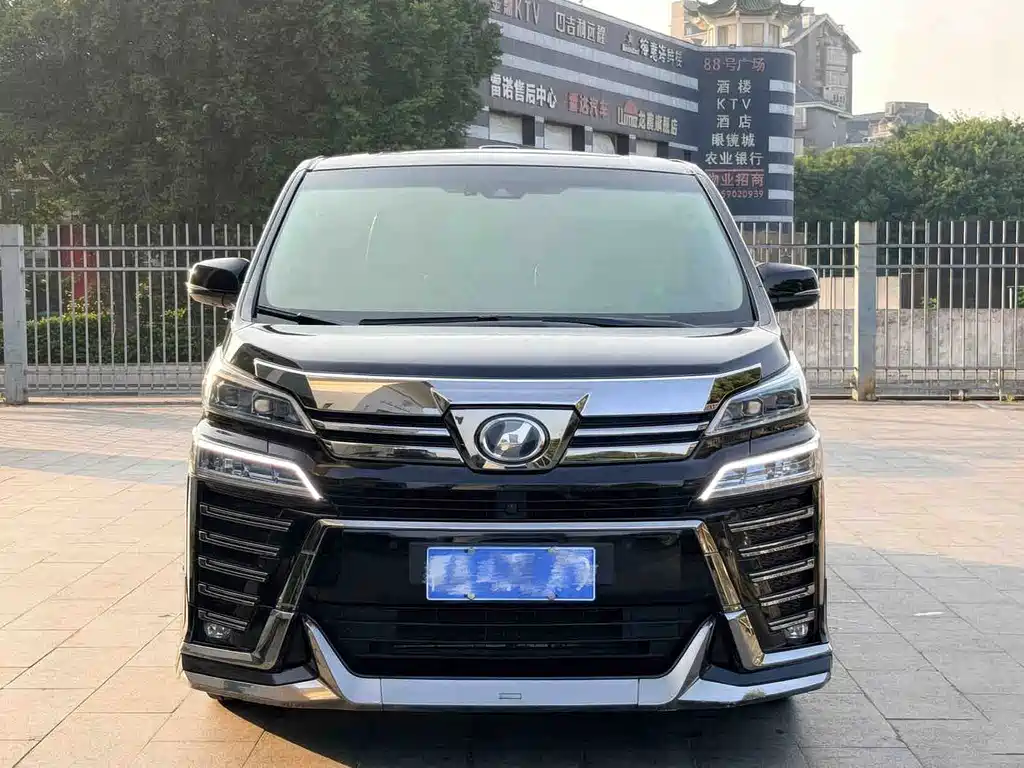 Toyota Vellfire — фото 2