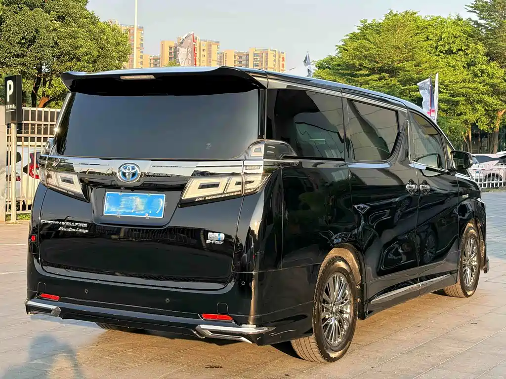 Toyota Vellfire — фото 3