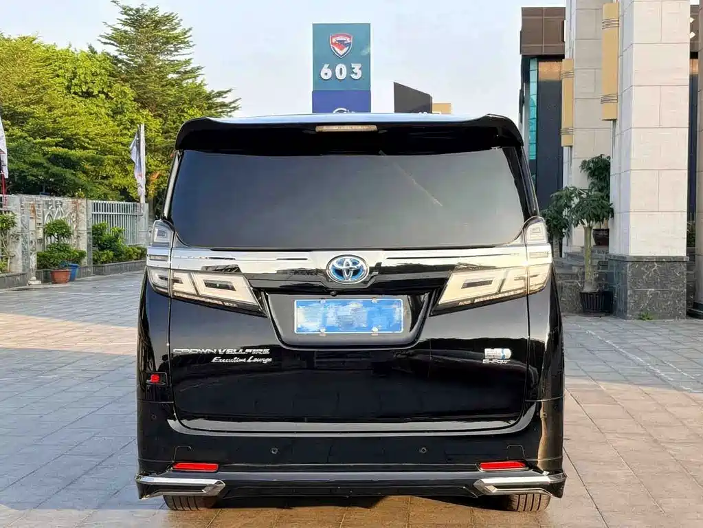 Toyota Vellfire — фото 4