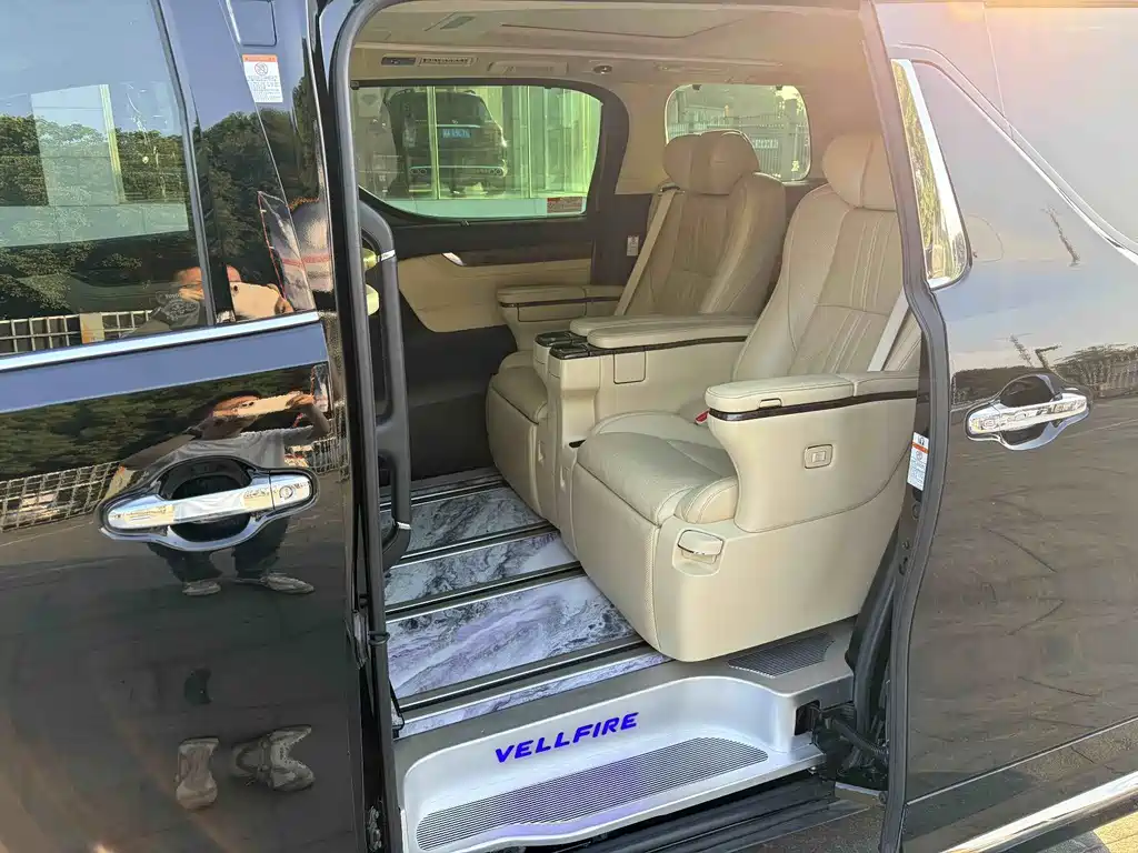 Toyota Vellfire — фото 5
