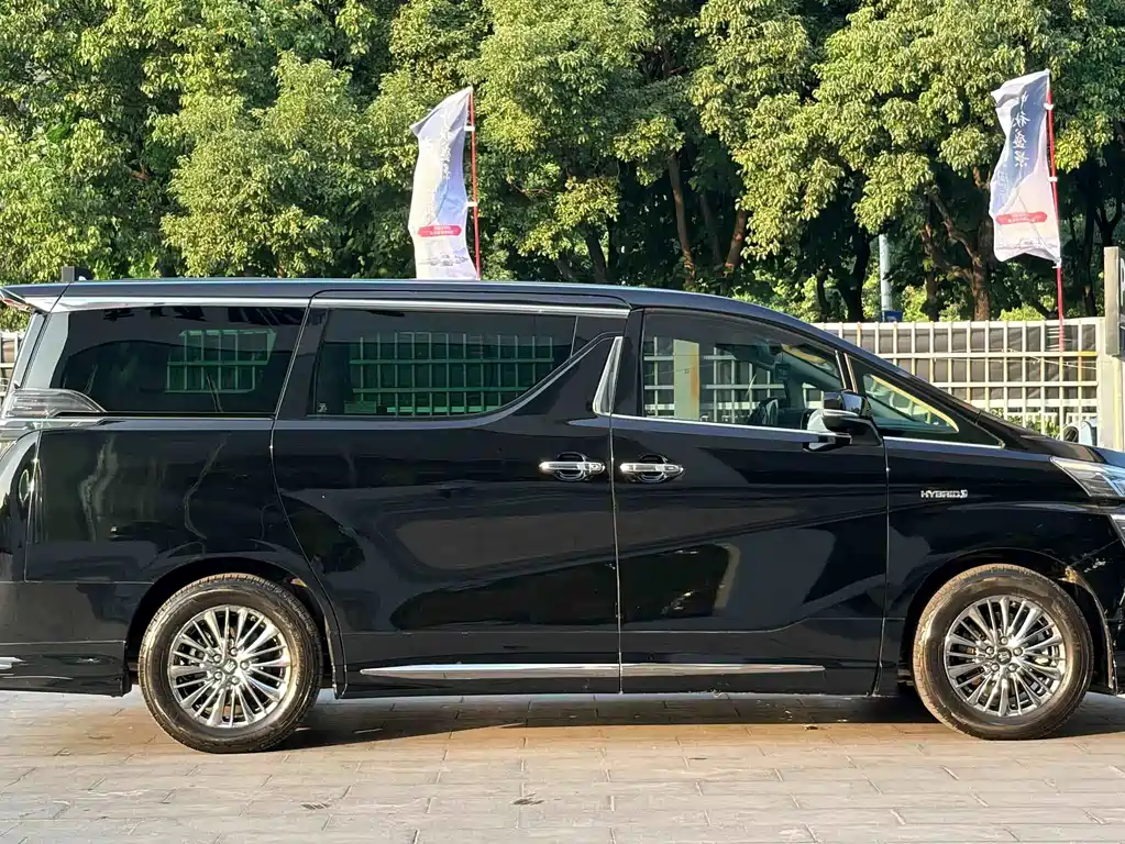 Toyota Vellfire — фото 7