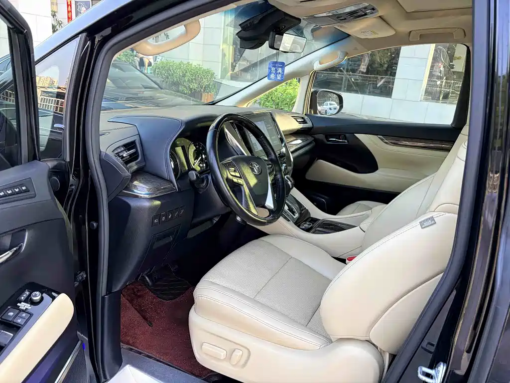 Toyota Vellfire — фото 8