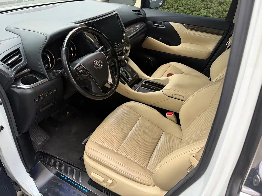Toyota Vellfire — фото 3