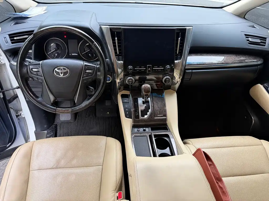 Toyota Vellfire — фото 4