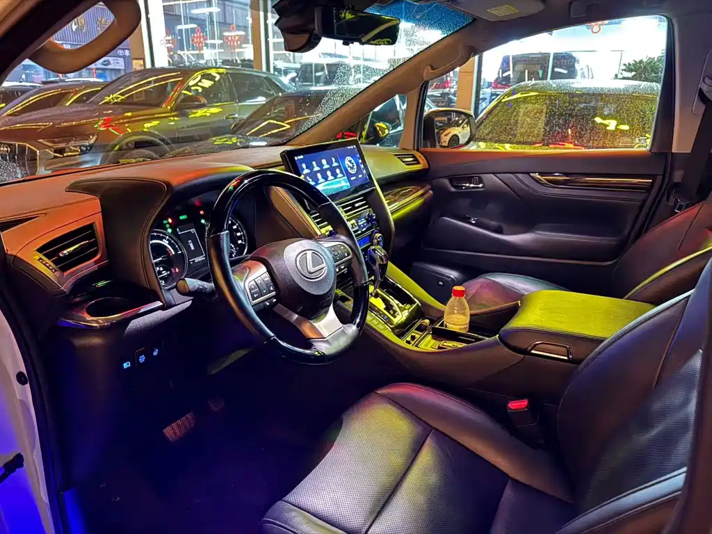 Toyota Vellfire — фото 3