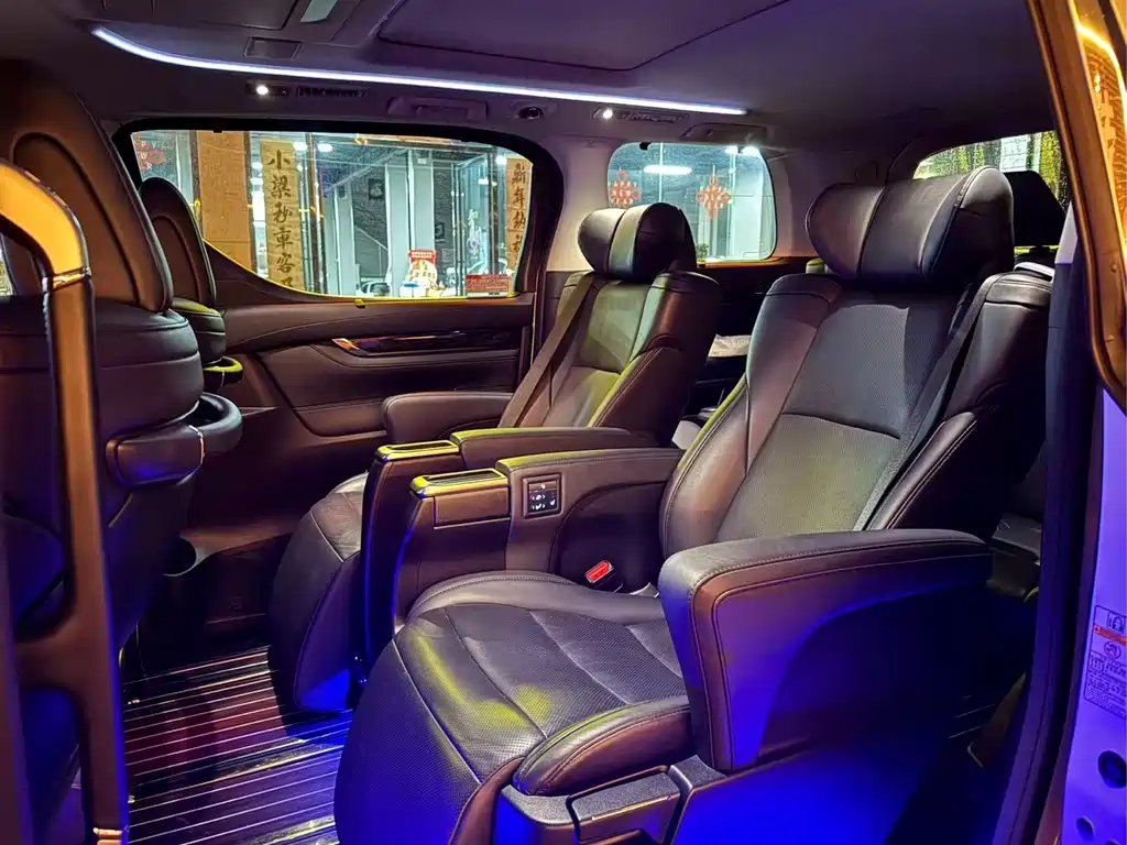 Toyota Vellfire — фото 4