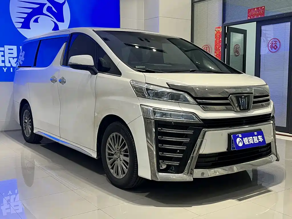 Toyota Vellfire — фото 3