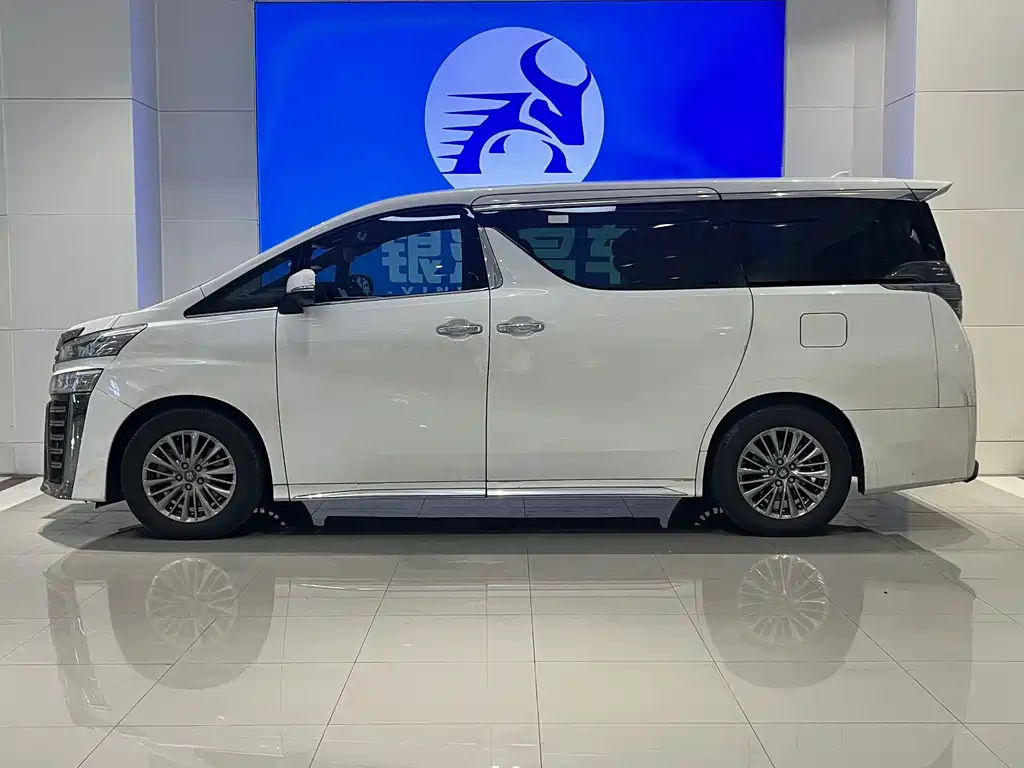 Toyota Vellfire — фото 4