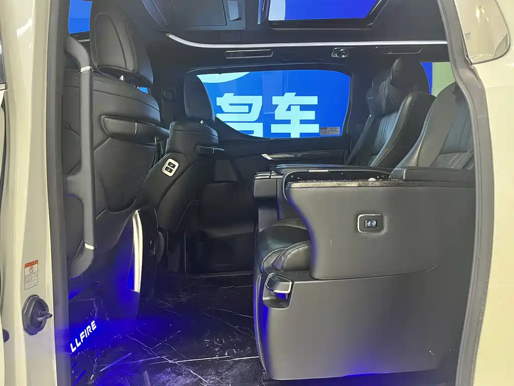Toyota Vellfire — фото 6