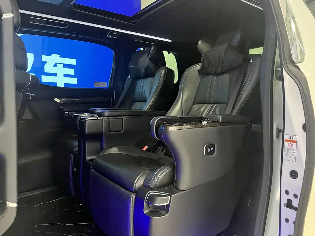 Toyota Vellfire — фото 7