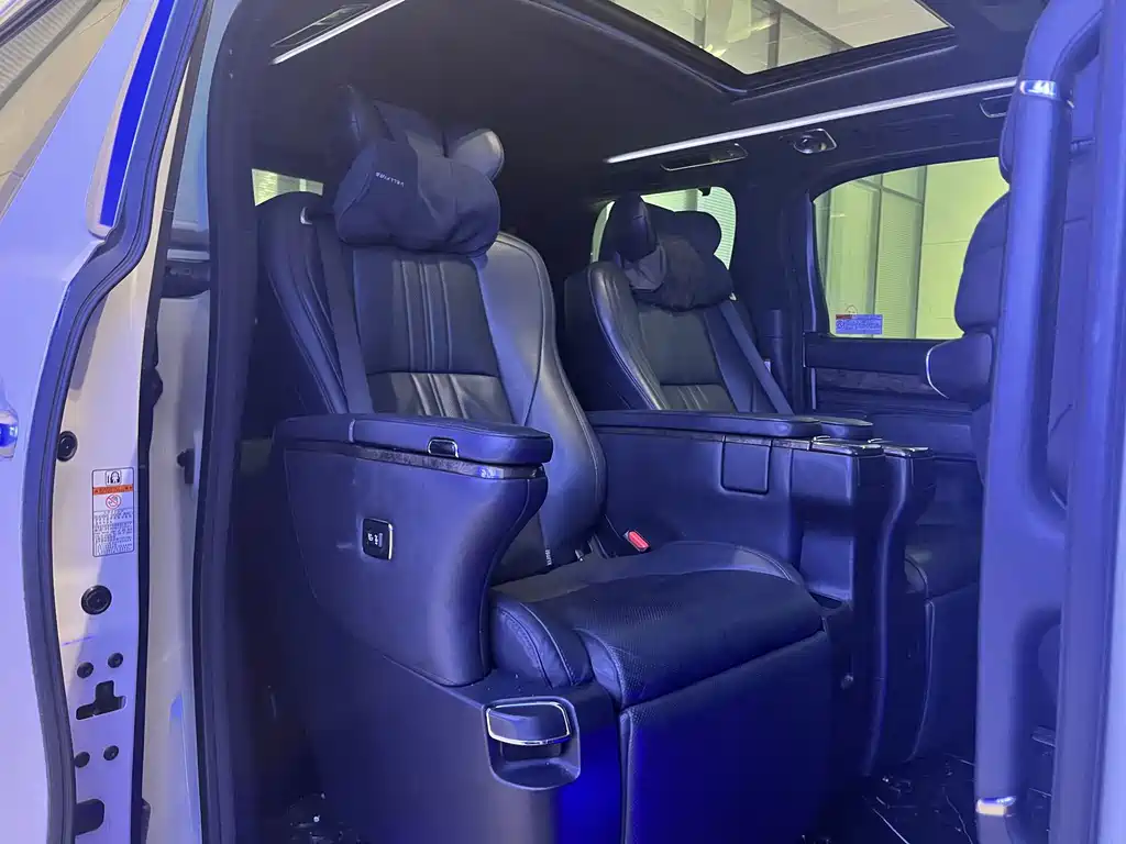 Toyota Vellfire — фото 9