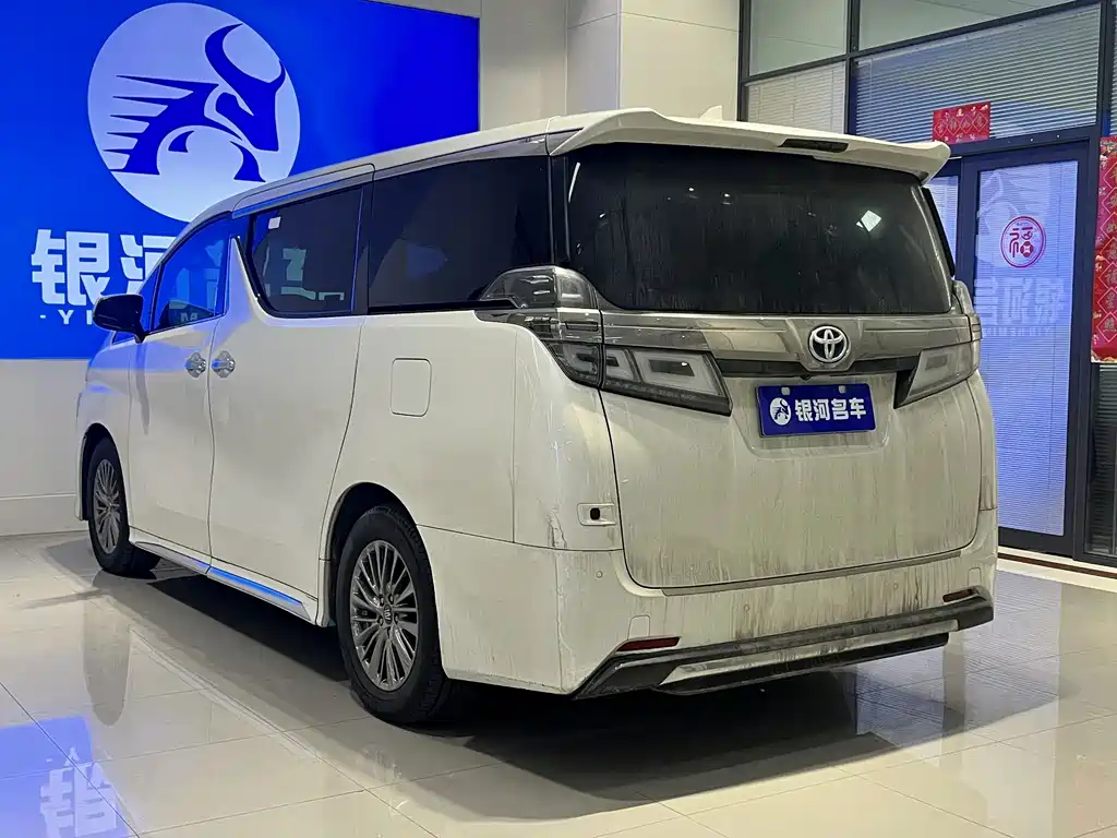 Toyota Vellfire — фото 10
