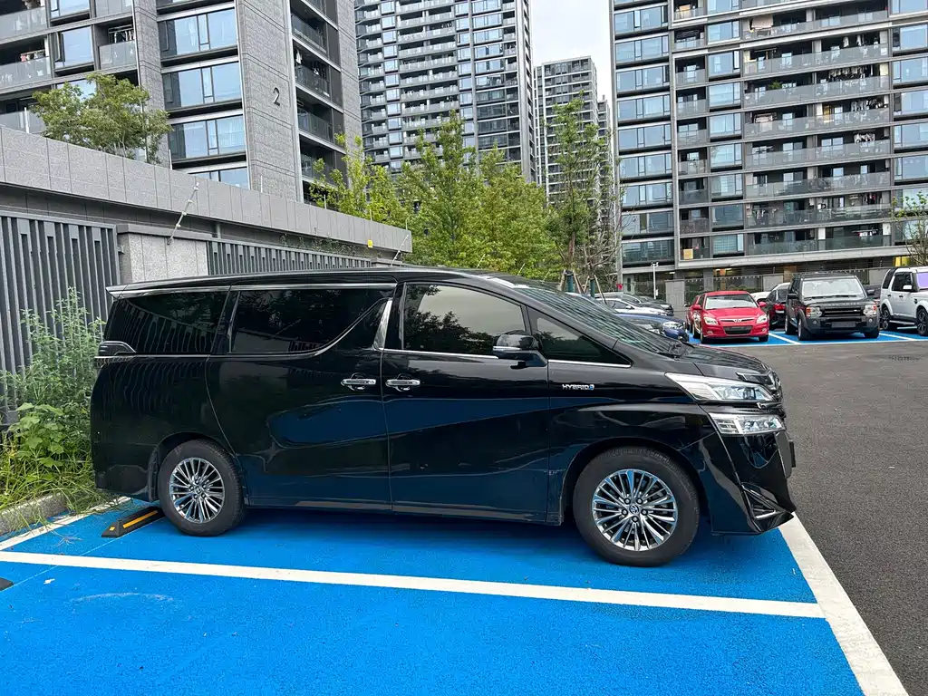 Toyota Vellfire — фото 3