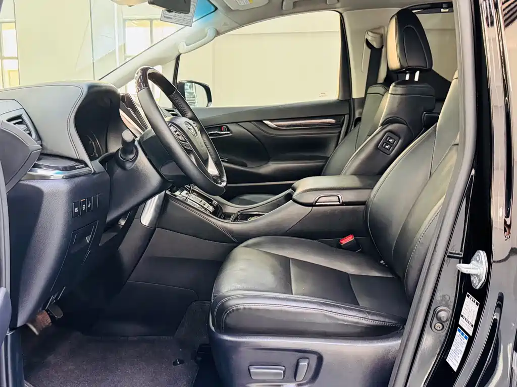 Toyota Vellfire — фото 4
