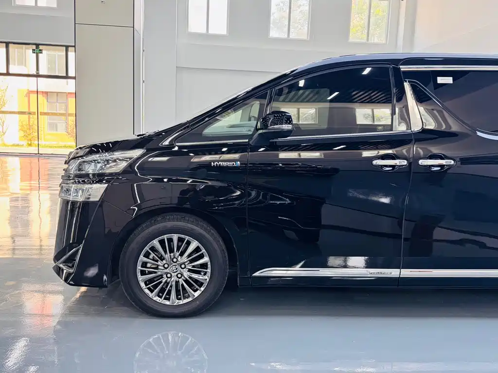 Toyota Vellfire — фото 10