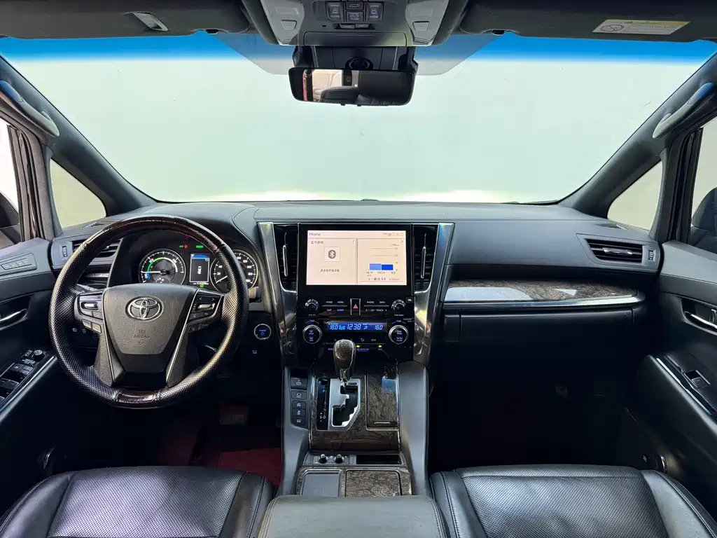 Toyota Vellfire — фото 5