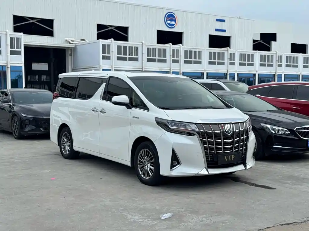 Toyota Alphard — фото 3