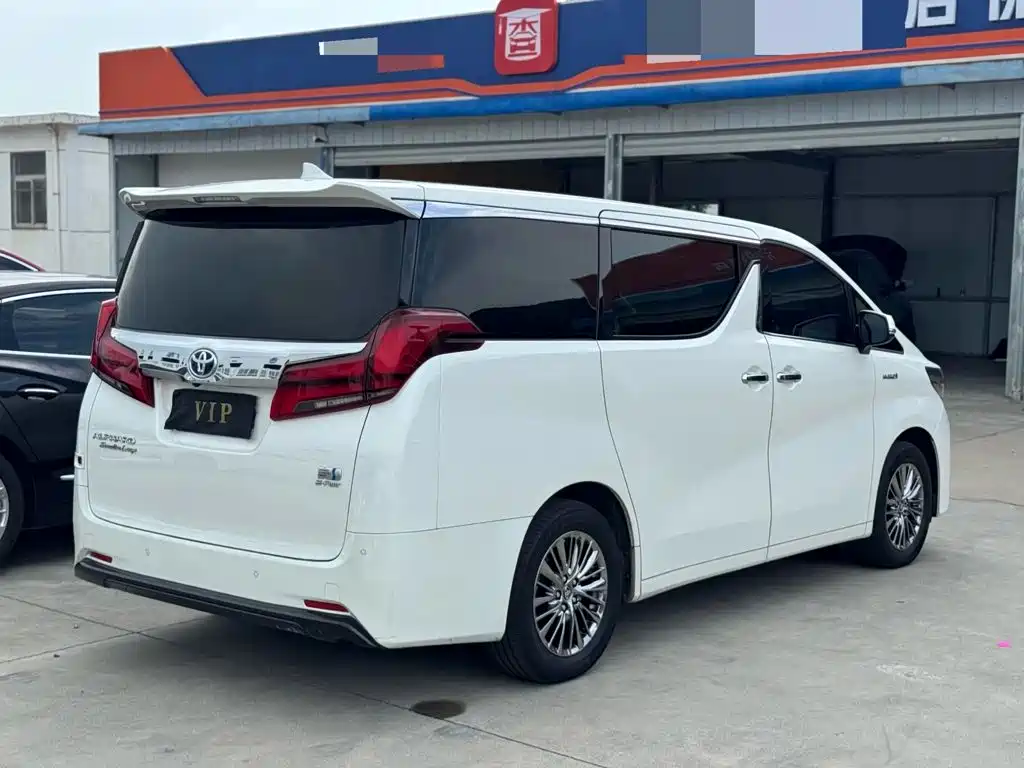 Toyota Alphard — фото 4
