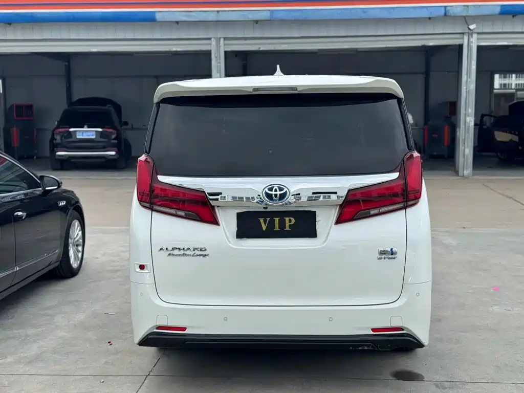 Toyota Alphard — фото 5