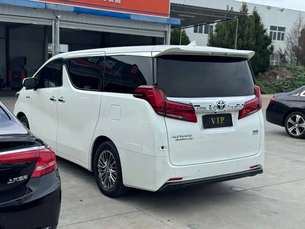 Toyota Alphard — фото 6