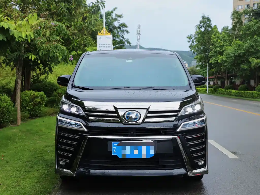 Toyota Vellfire — фото 2