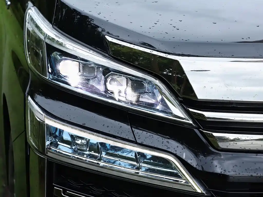 Toyota Vellfire — фото 11