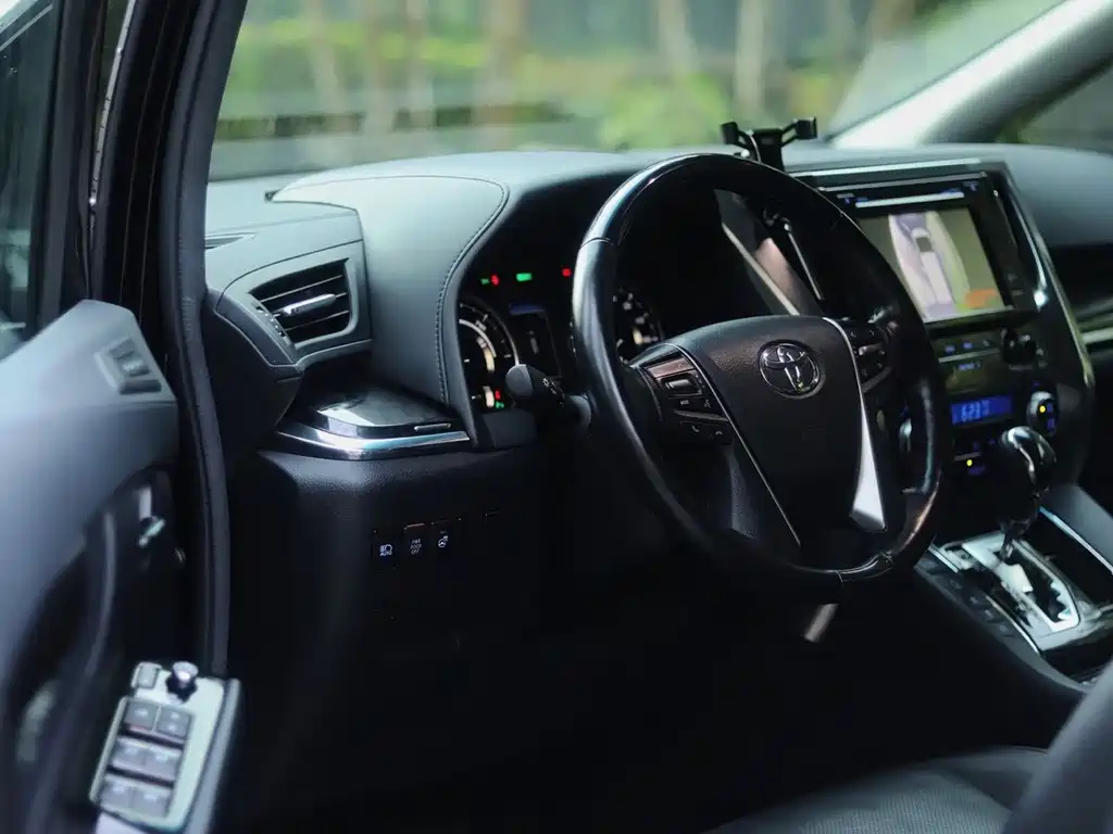 Toyota Vellfire — фото 13
