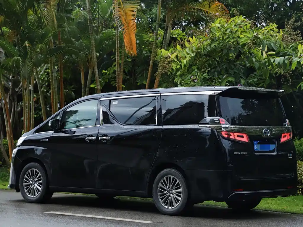 Toyota Vellfire — фото 4