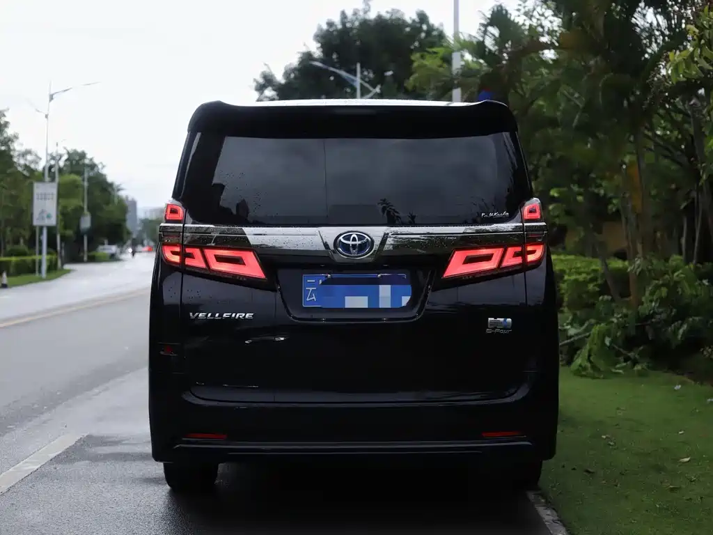Toyota Vellfire — фото 5